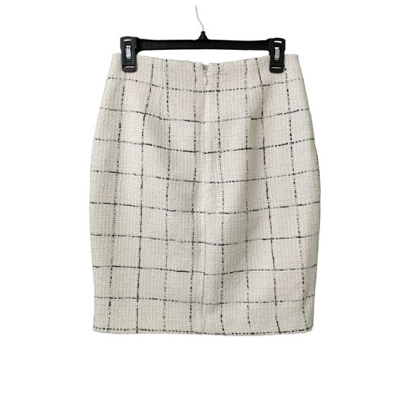 Le Chateau White Mini Skirt with Squares details Size Small - Picture 2 of 2